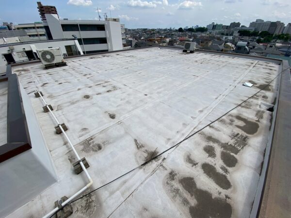 東京都大田区にて屋上防水工事・シート防水〈マンション屋上からの雨漏り〉の施工前写真
