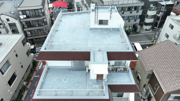 東京都大田区にて防水工事〈ビル屋上のウレタン防水工事〉の施工前写真