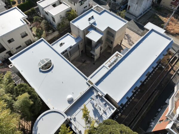 東京都大田区にて防水工事〈屋上防水工事・鉄部塗装工事〉の施工後写真